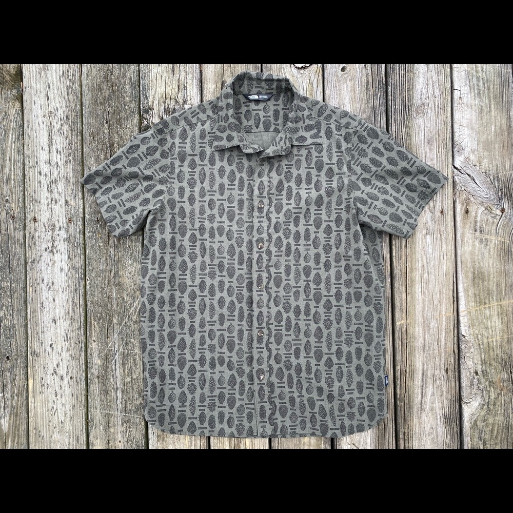 North Face Men’s Pine Cone Short Sleeve Shirt LG